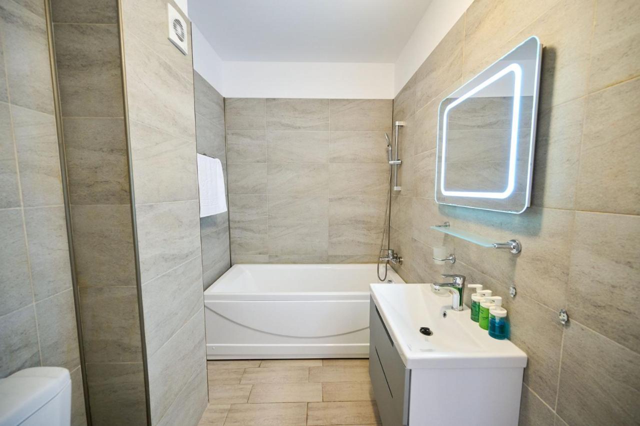 Beachfront 1Br Apartment- Spa N Pools 马马亚 外观 照片